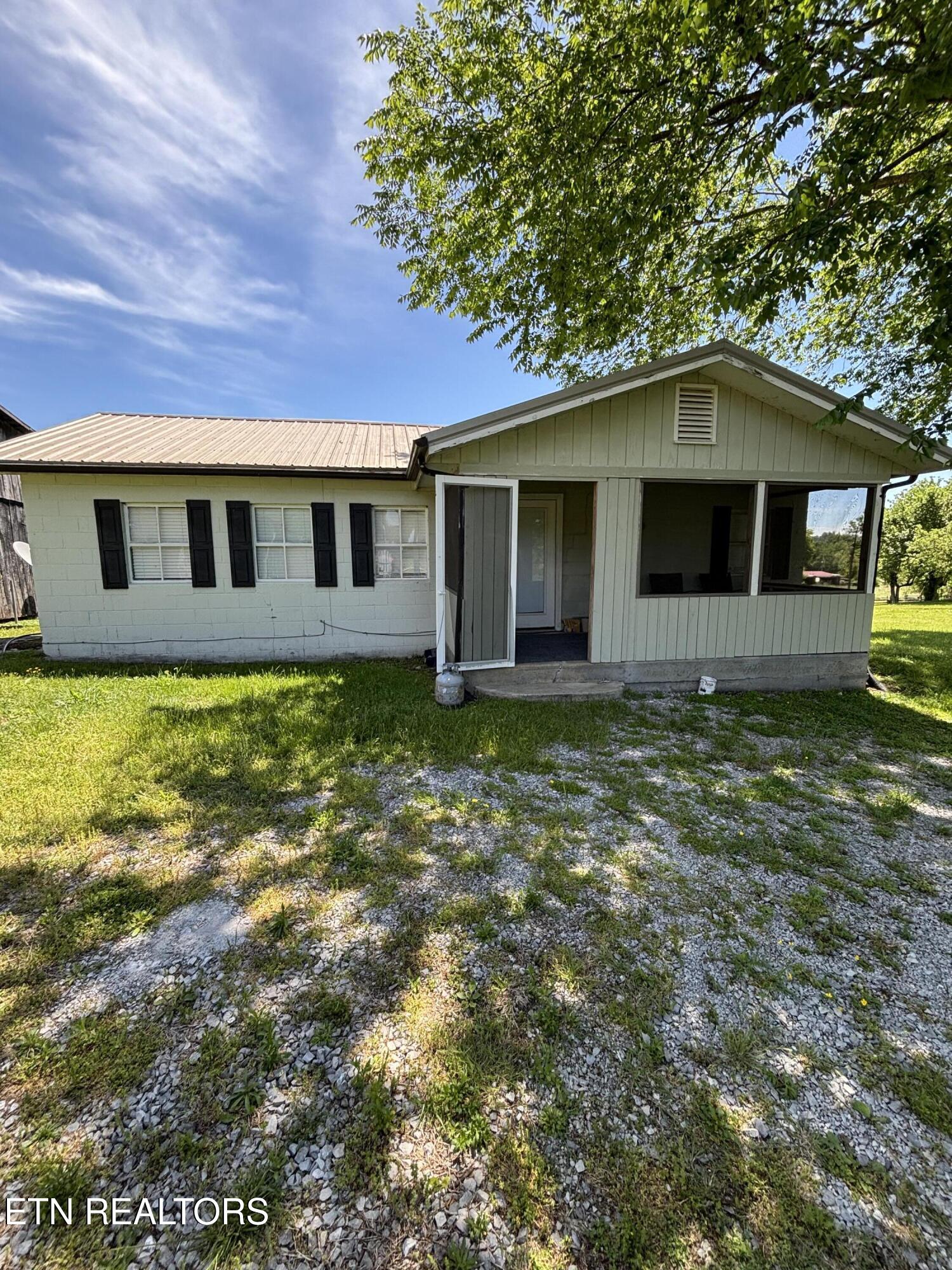 516 Thomas Road Speedwell, TN 37870 - Photo 5 of 37 IMG_8131