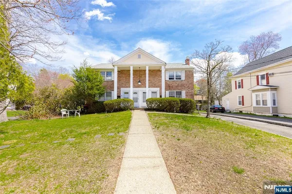 $2,300 | 56 Church Street, Unit 1, Ramsey, NJ 07446