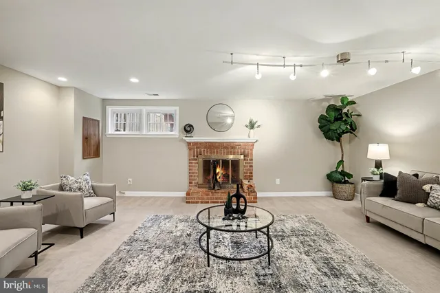 $650,000 | 10307 Emerald Rock Drive, Oakton, VA 22124