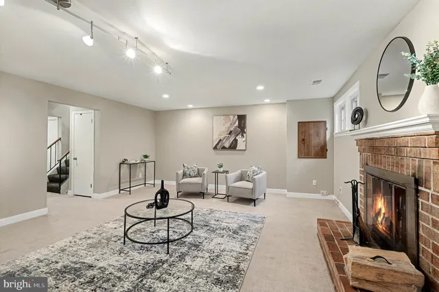 $650,000 | 10307 Emerald Rock Drive, Oakton, VA 22124