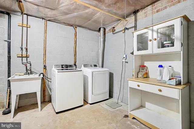 $650,000 | 10307 Emerald Rock Drive, Oakton, VA 22124