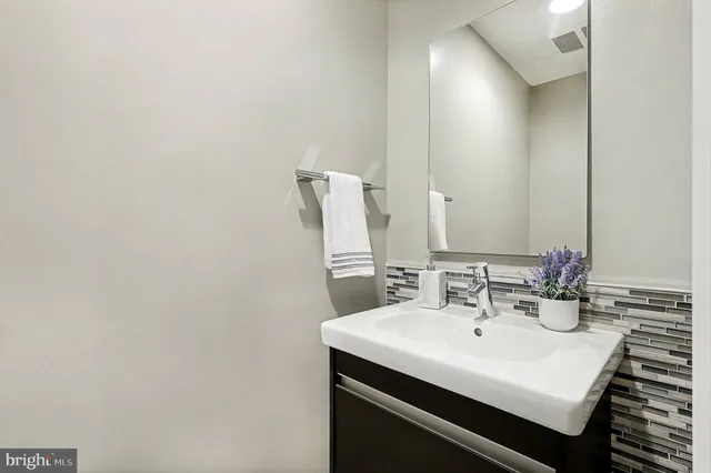 $650,000 | 10307 Emerald Rock Drive, Oakton, VA 22124