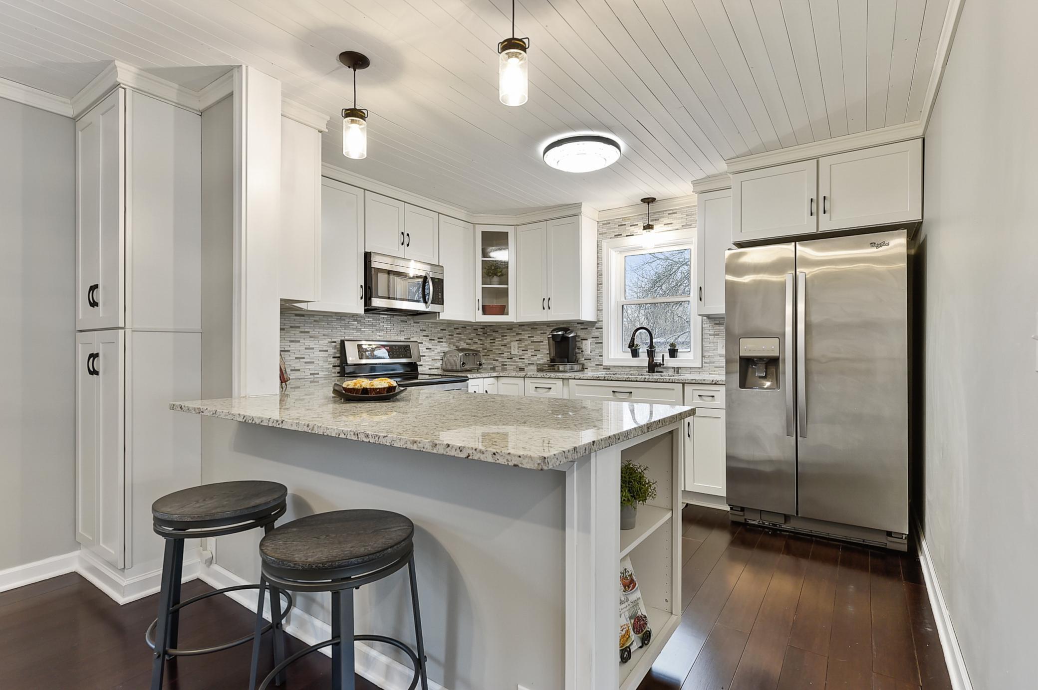 5013 Beacon Hill Road Minnetonka, MN 55345 - Photo 4 of 21 Gallery Image 4