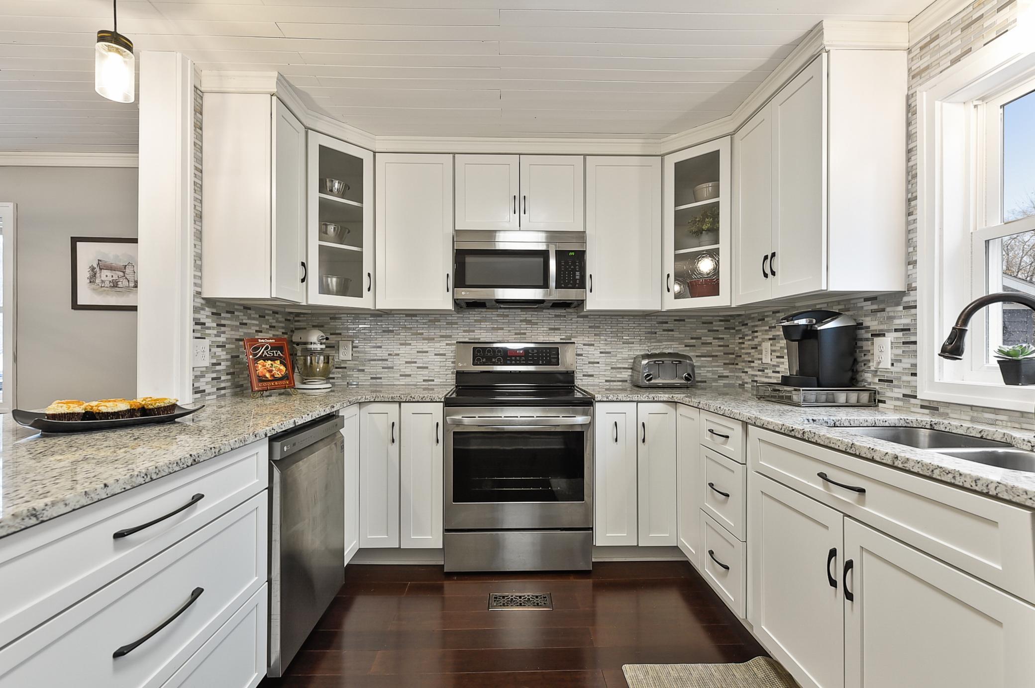 5013 Beacon Hill Road Minnetonka, MN 55345 - Photo 5 of 21 Gallery Image 5