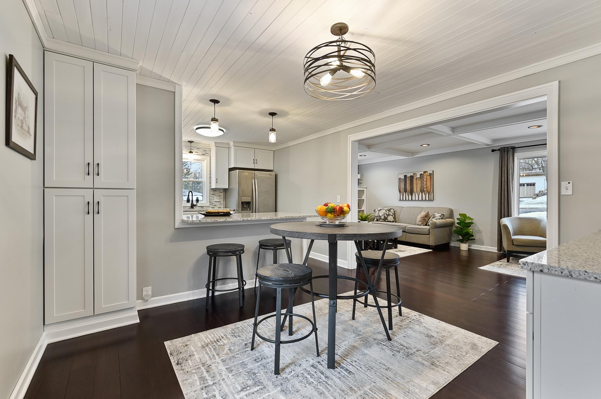 5013 Beacon Hill Road Minnetonka, MN 55345 - Photo 6 of 21 Gallery Image 6