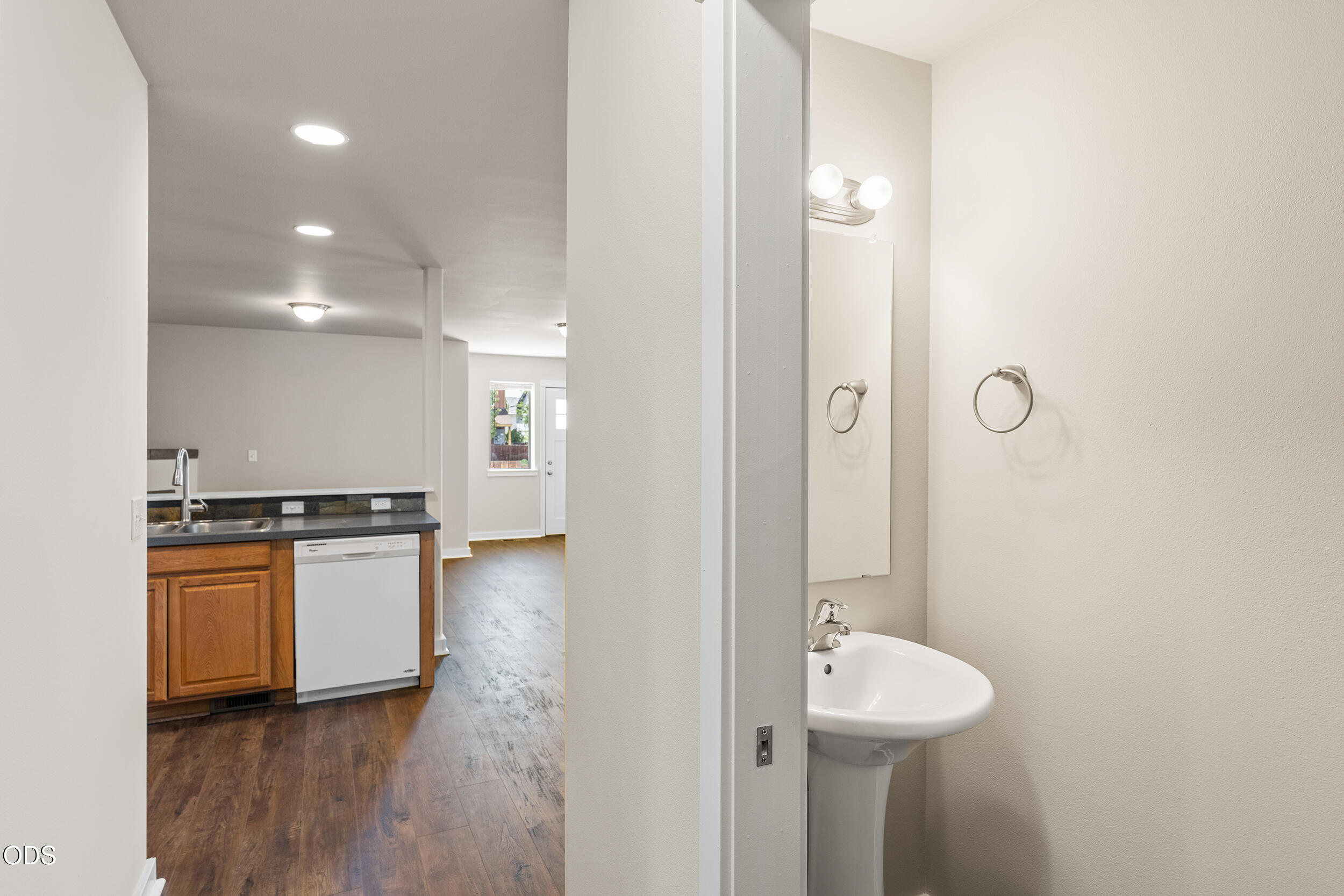 1214 Southwest 27th Street Redmond, OR 97756 - Photo 13 of 35