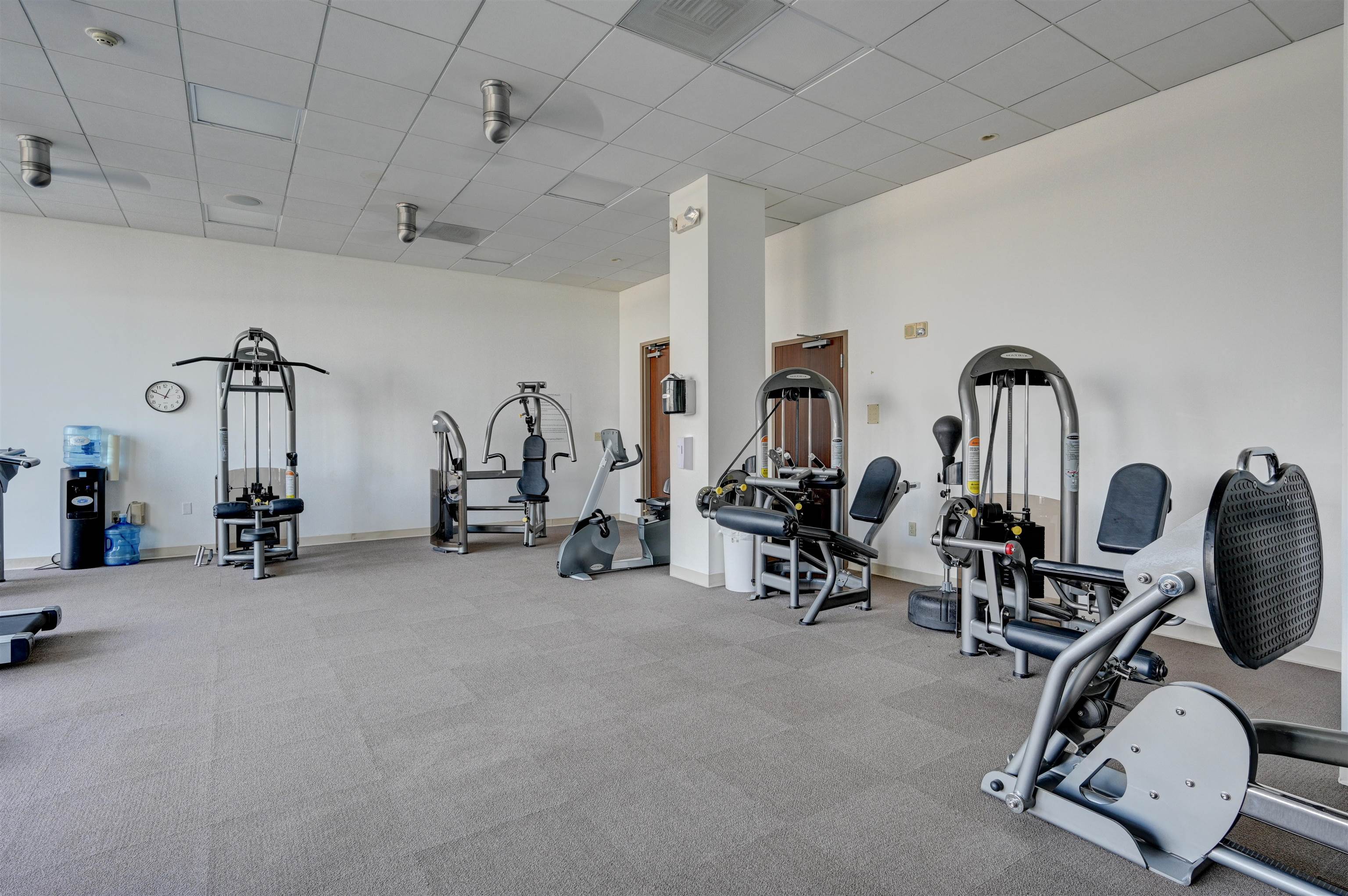 655 Riverside Drive, Unit 1103 Memphis, TN 38103 - Photo 27 of 35 Gym featuring a drop ceiling