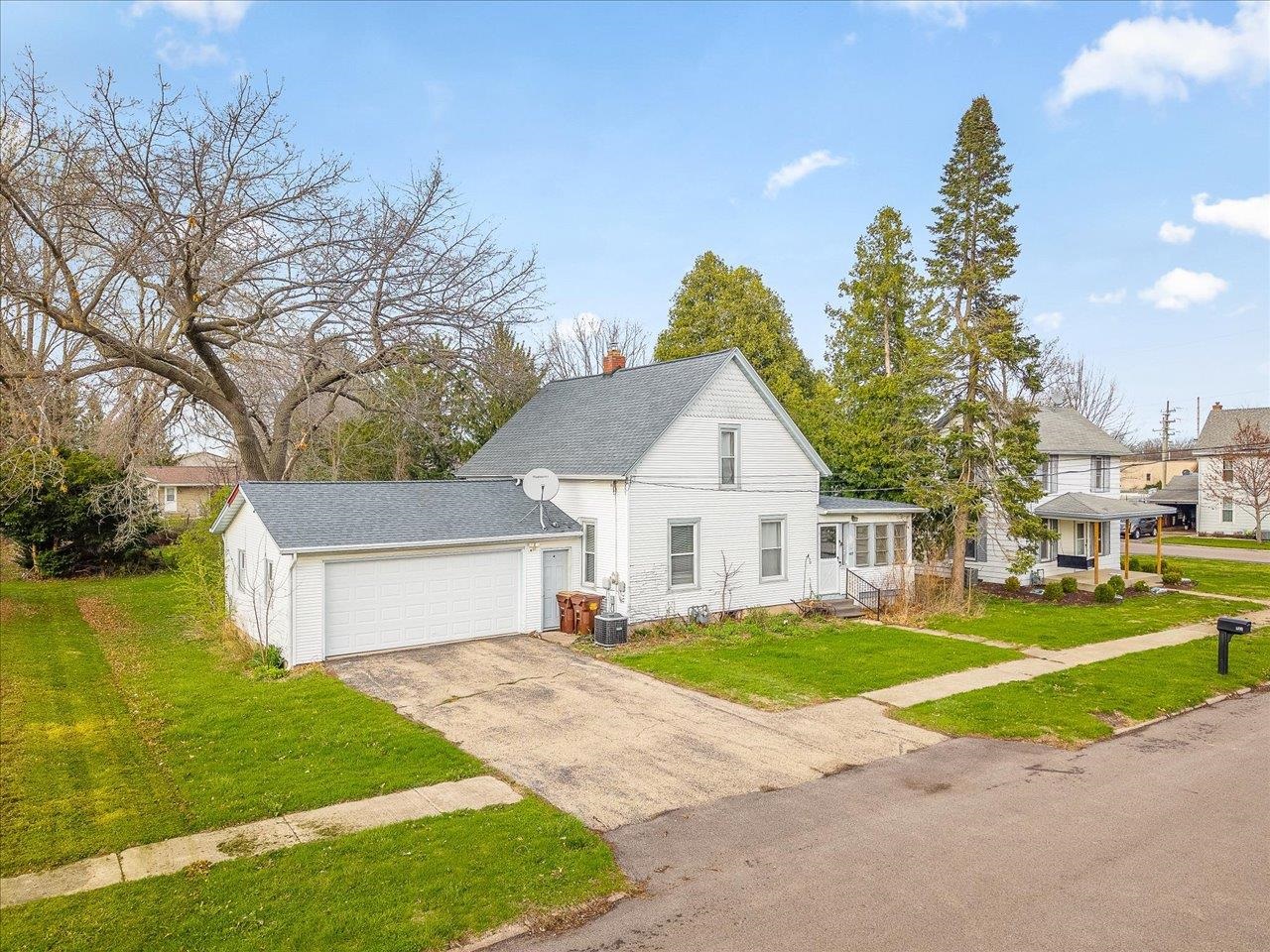 407 West 4th Street Byron, IL 61010 - Photo 2 of 39