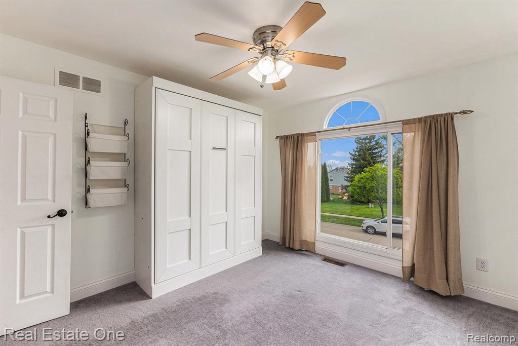 724 Woodfield Way Rochester Hills, MI 48307 - Photo 16 of 27