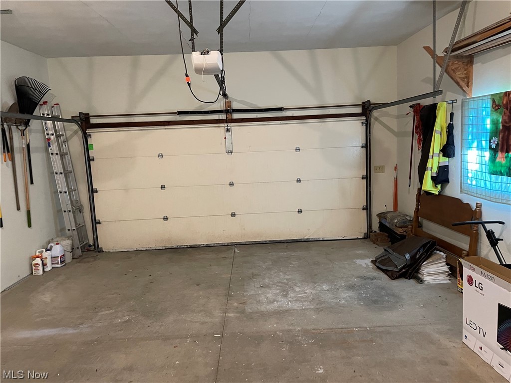 3268 Morewood Road Akron, OH 44333 - Photo 22 of 29 2-Car garage