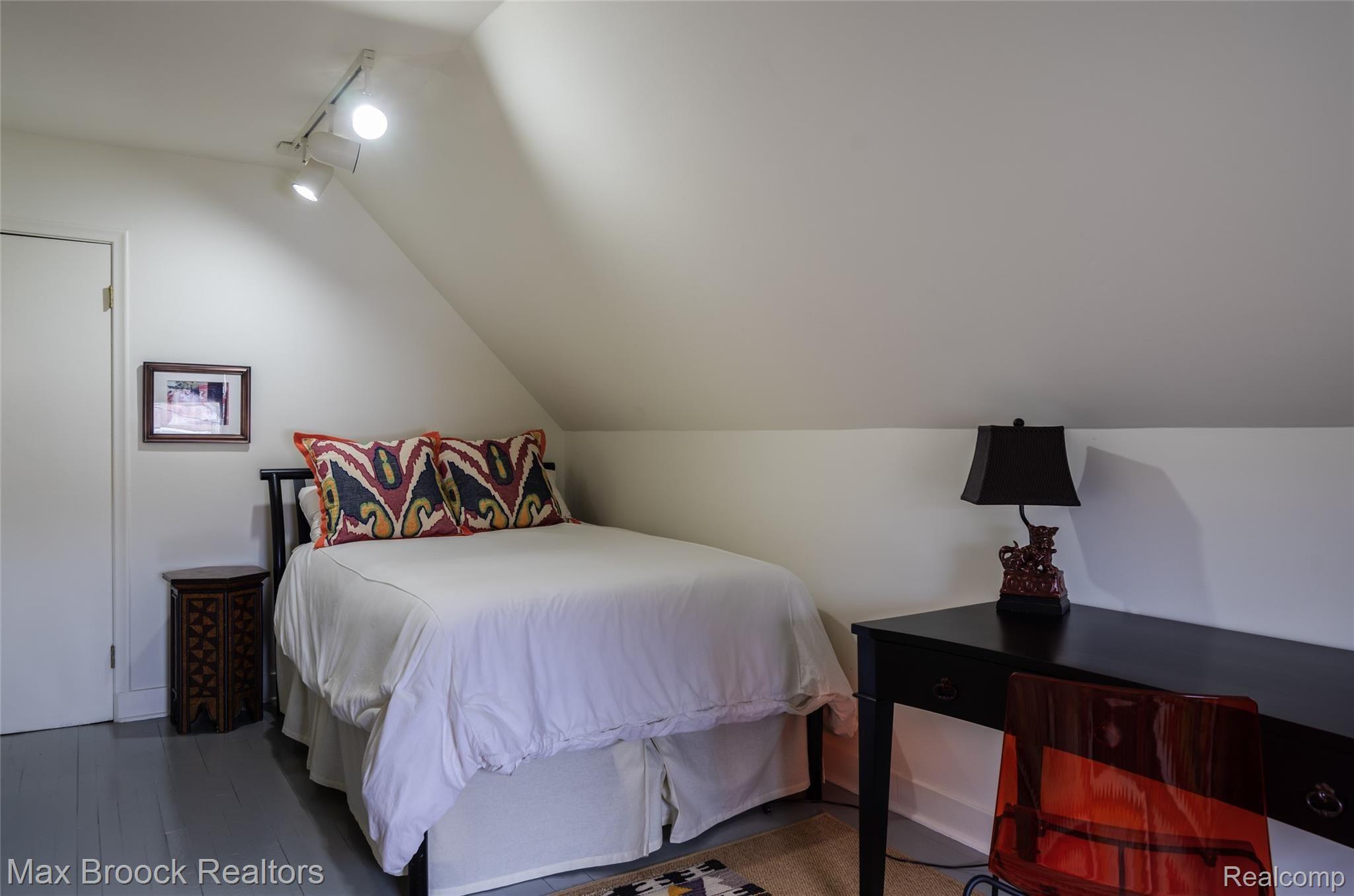 41 Ridge Road Pleasant Ridge, MI 48069 - Photo 29 of 43 3rd Floor Bedroom/Office