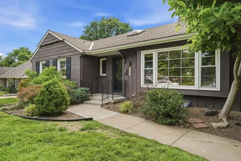 $995,000 | 5900 Windsor Drive, Fairway, KS 66205