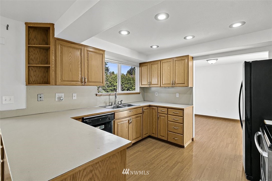 17815 145th Avenue Southeast Renton, WA 98058 - Photo 9 of 35 Gallery Image 9
