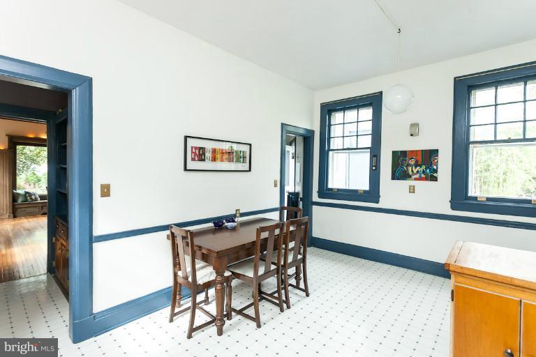 311 Overhill Road Baltimore, MD 21210 - Photo 1 of 30 Kitchen with table space