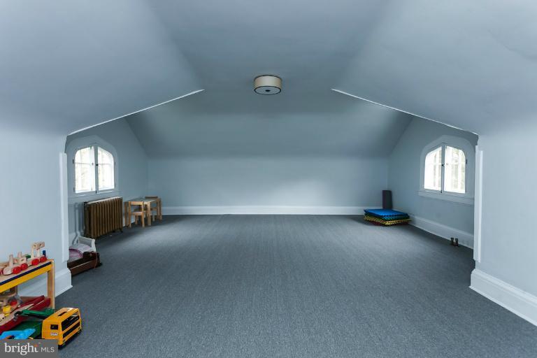 311 Overhill Road Baltimore, MD 21210 - Photo 11 of 30 3rd floor playroom