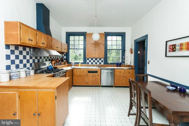 311 Overhill Road Baltimore, MD 21210 - Photo 22 of 30 Kitchen