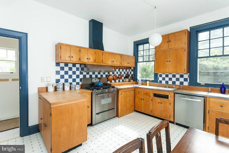 311 Overhill Road Baltimore, MD 21210 - Photo 9 of 30 Kitchen