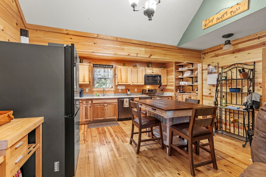 2561 Rustic Rdg Trail Young Harris, GA 30582 - Photo 17 of 85