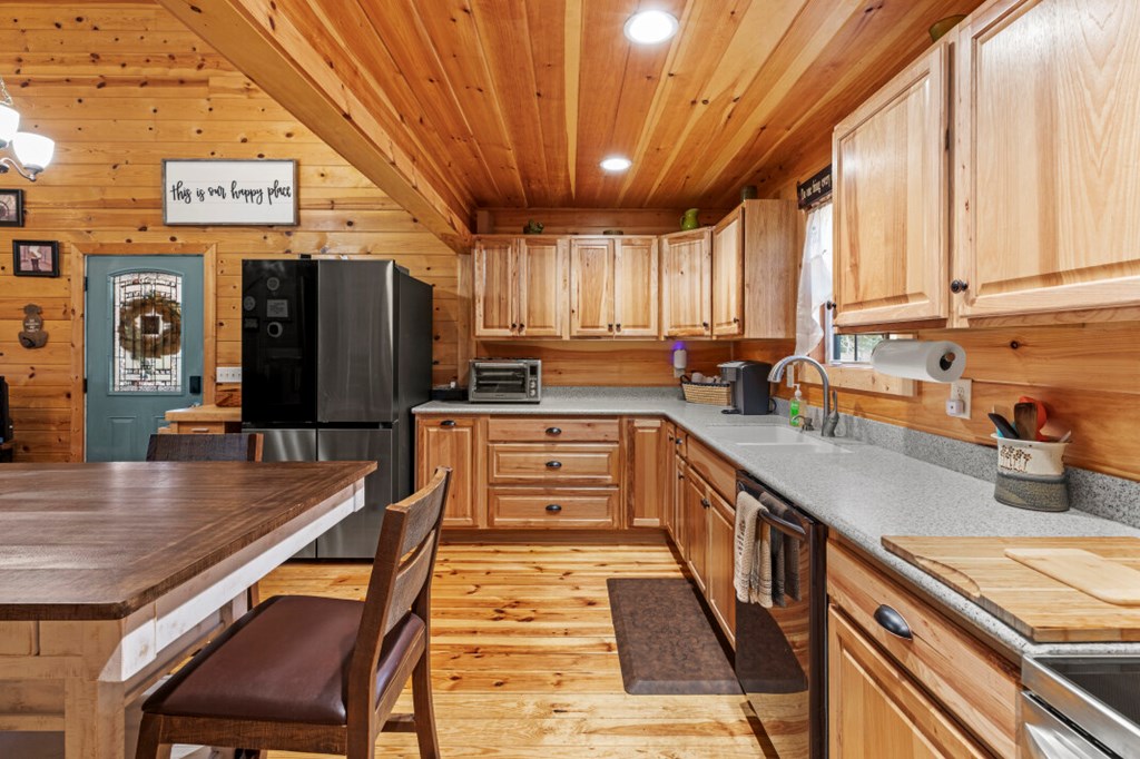 2561 Rustic Rdg Trail Young Harris, GA 30582 - Photo 20 of 85