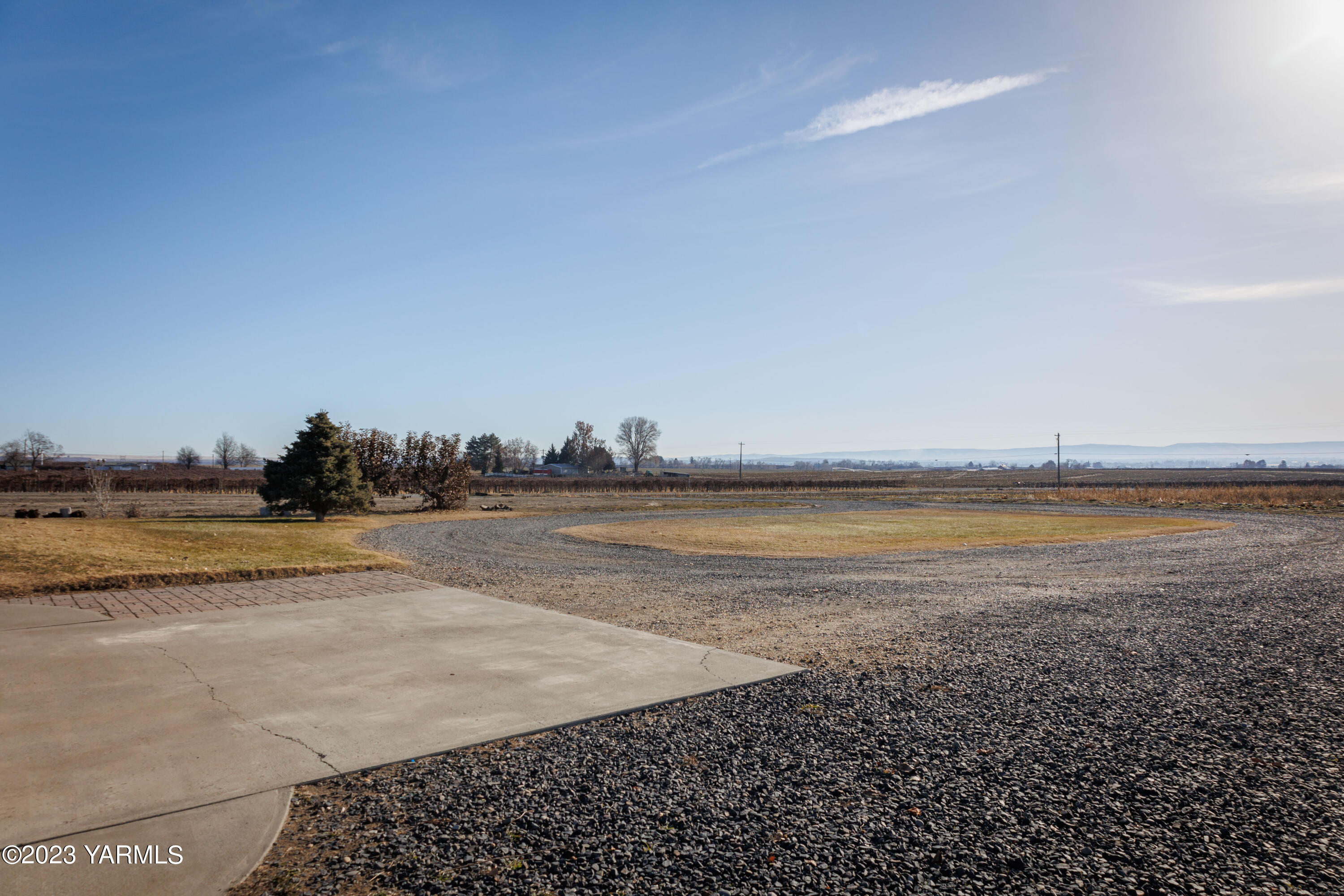 2231 Arrowsmith Road Sunnyside, WA 98944 - Photo 36 of 49 a view of an ocean and beach