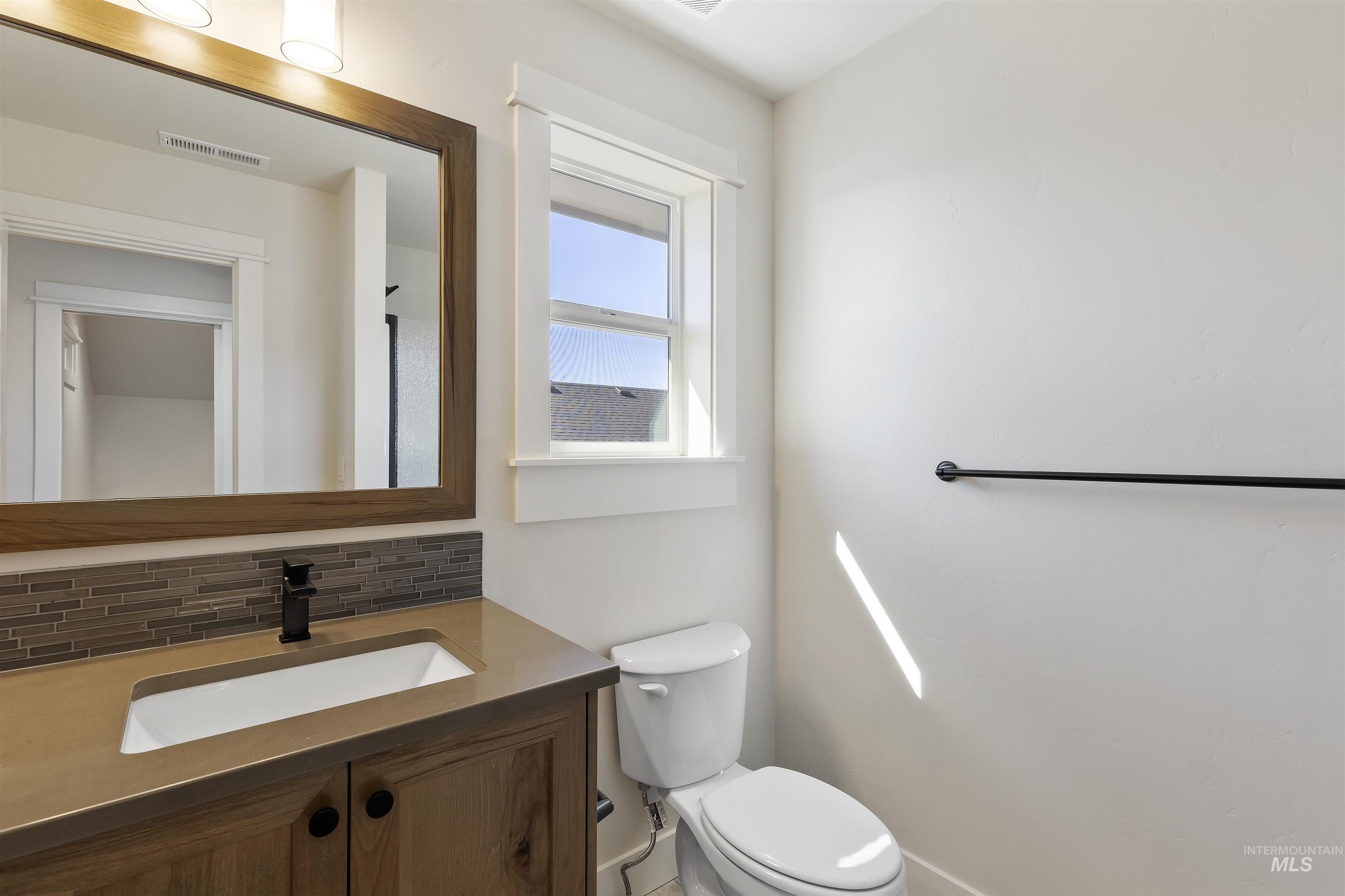 3501 South El Rio Avenue Boise, ID 83709 - Photo 21 of 31 Bathroom with vanity and backsplash