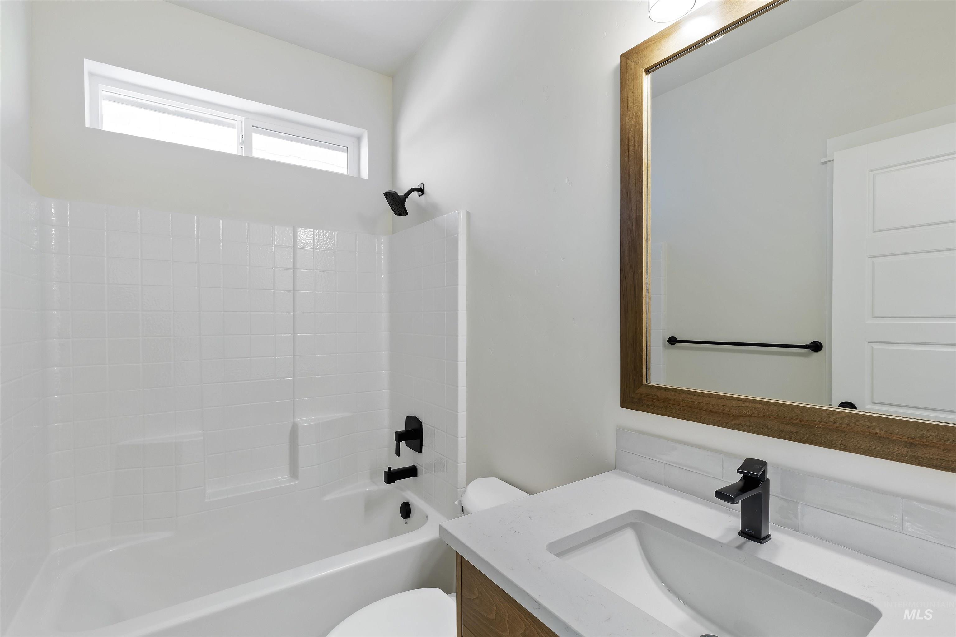 3501 South El Rio Avenue Boise, ID 83709 - Photo 22 of 31 Full bath featuring shower combination and vanity