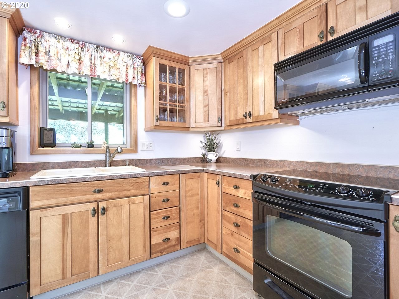 52921 Northwest Ej Smith Road Scappoose, OR 97056 - Photo 4 of 32 Gallery Image 4