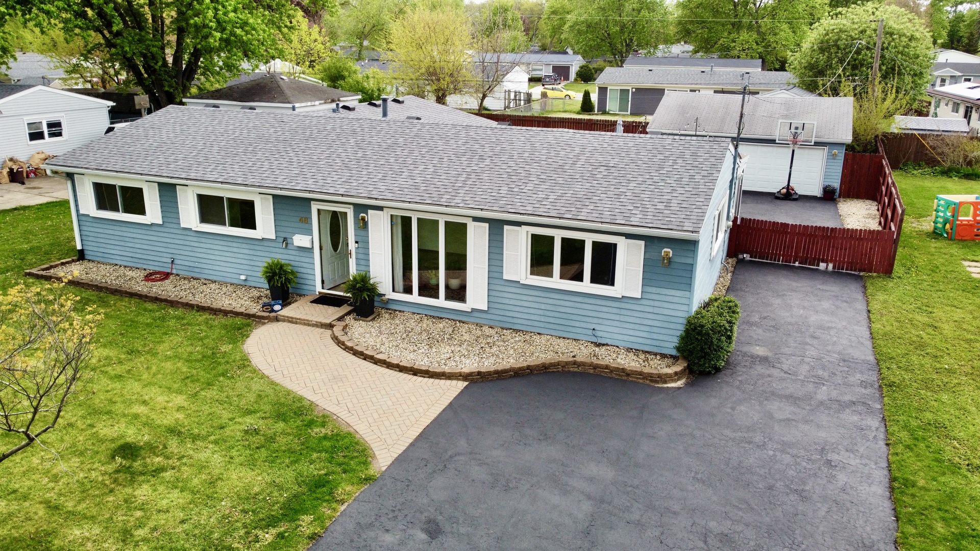 48 Pueblo Road Montgomery, IL 60538 - Photo 29 of 33 a aerial view of a house with swimming pool and porch