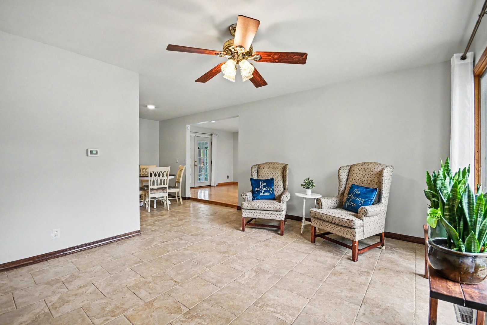 48 Pueblo Road Montgomery, IL 60538 - Photo 6 of 33 a living room with furniture and a potted plant