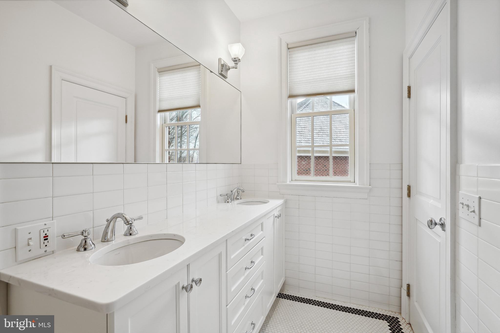 8402 Rapley Ridge Lane Potomac, MD 20854 - Photo 30 of 54 Jack and Jill bathroom