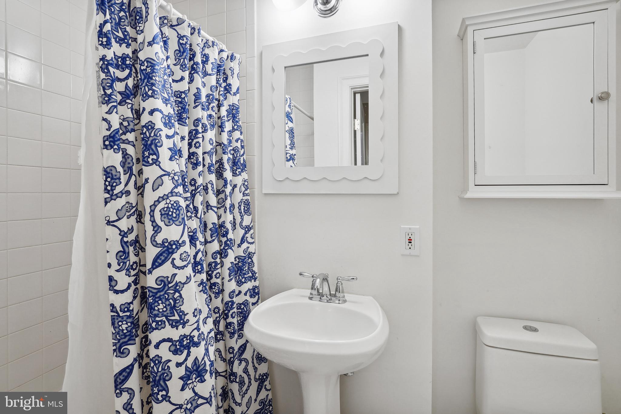 8402 Rapley Ridge Lane Potomac, MD 20854 - Photo 35 of 54 Full bathroom