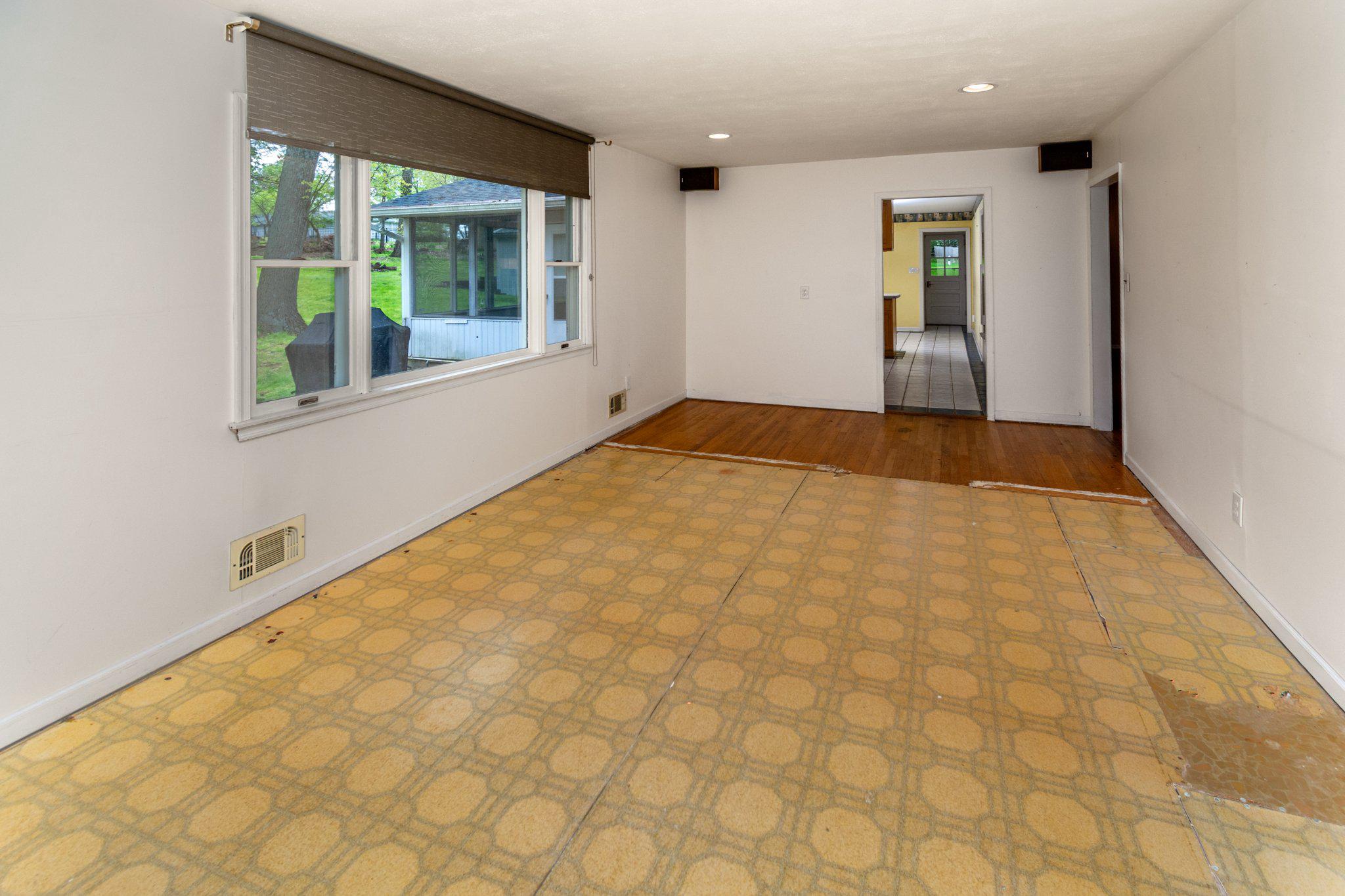 19 Floral Road Flemington, NJ 08822 - Photo 13 of 35 Spacious family room with natural light.