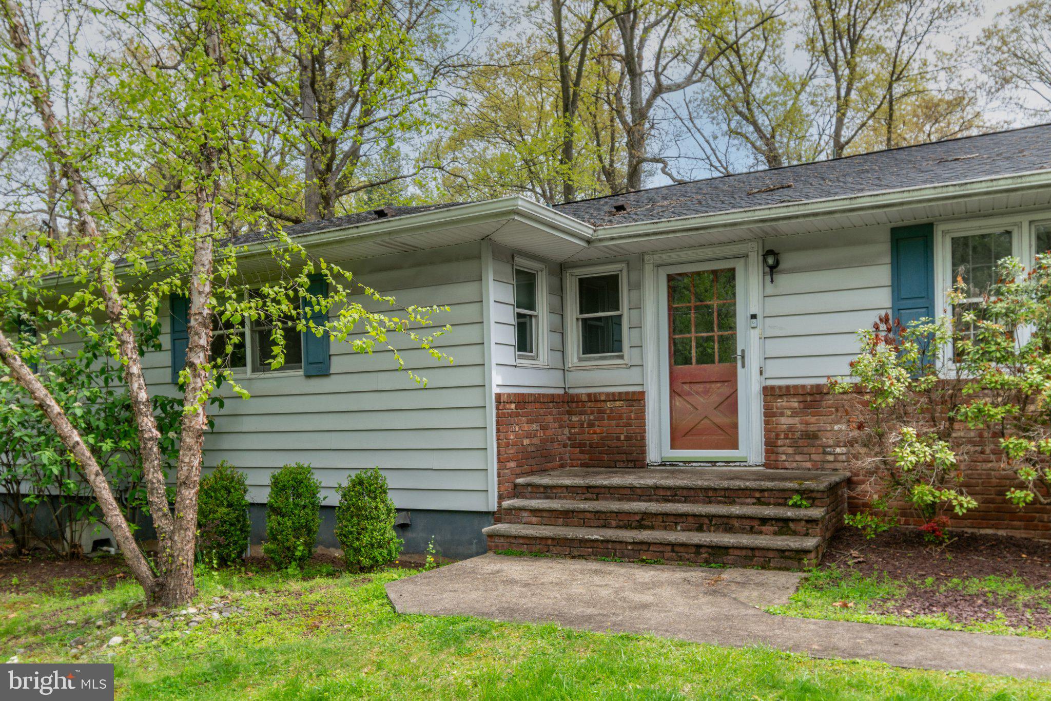 19 Floral Road Flemington, NJ 08822 - Photo 2 of 35 Charming home with inviting entrance.