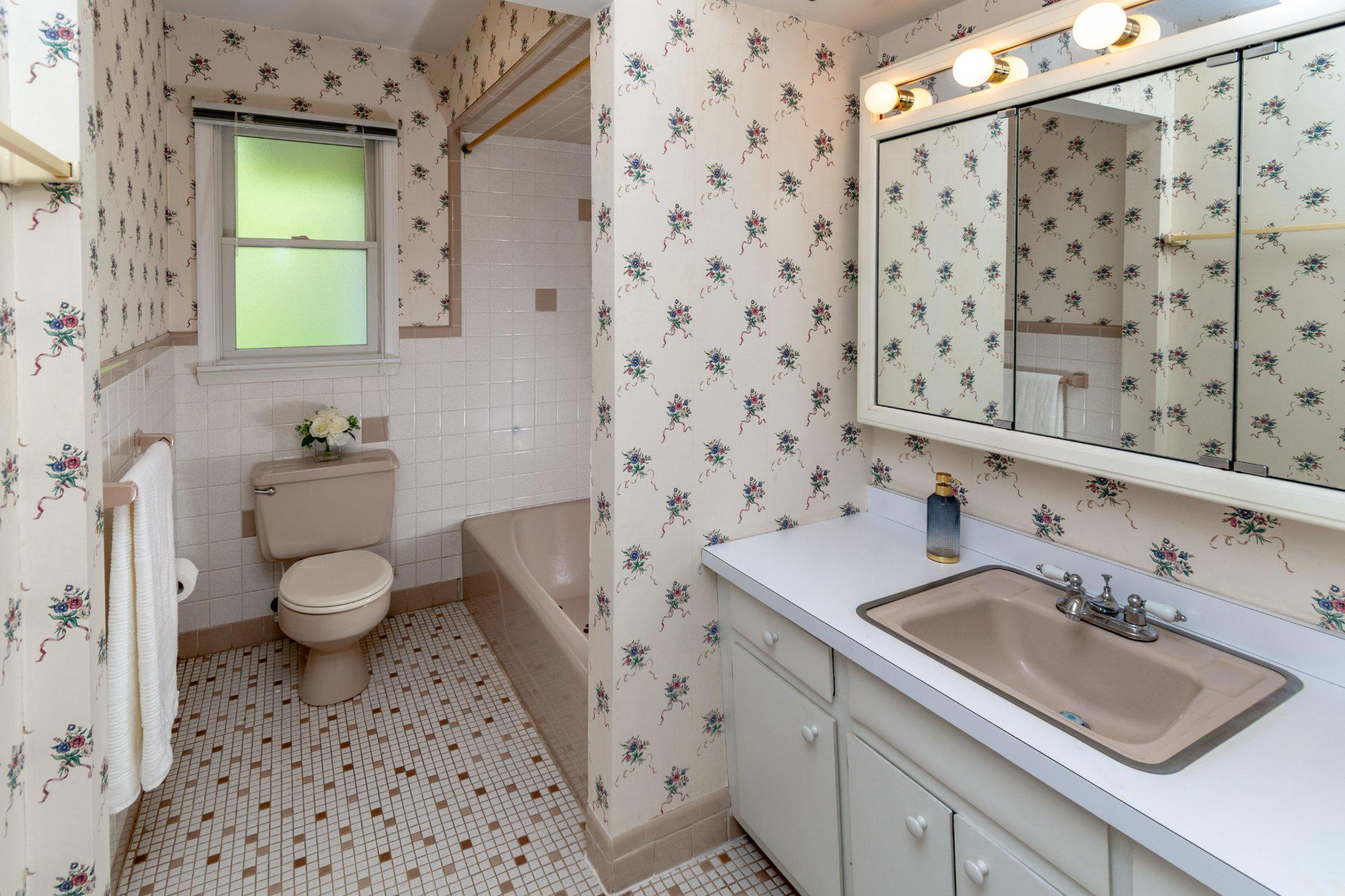 19 Floral Road Flemington, NJ 08822 - Photo 26 of 35 Full Hall Bath