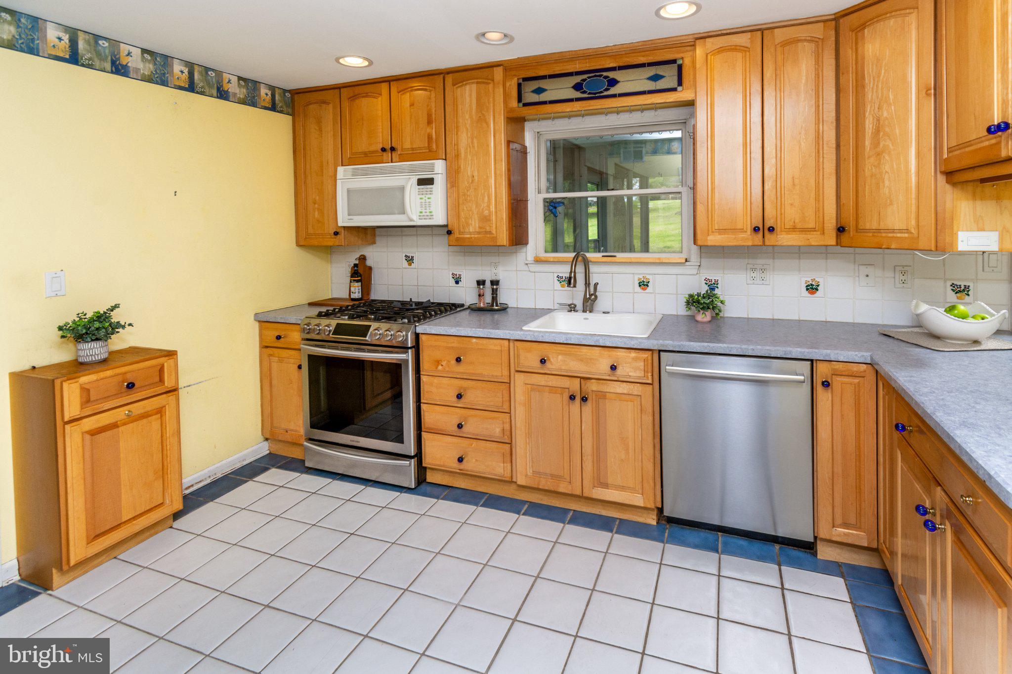 19 Floral Road Flemington, NJ 08822 - Photo 8 of 35 Charming kitchen with warm wood tones.