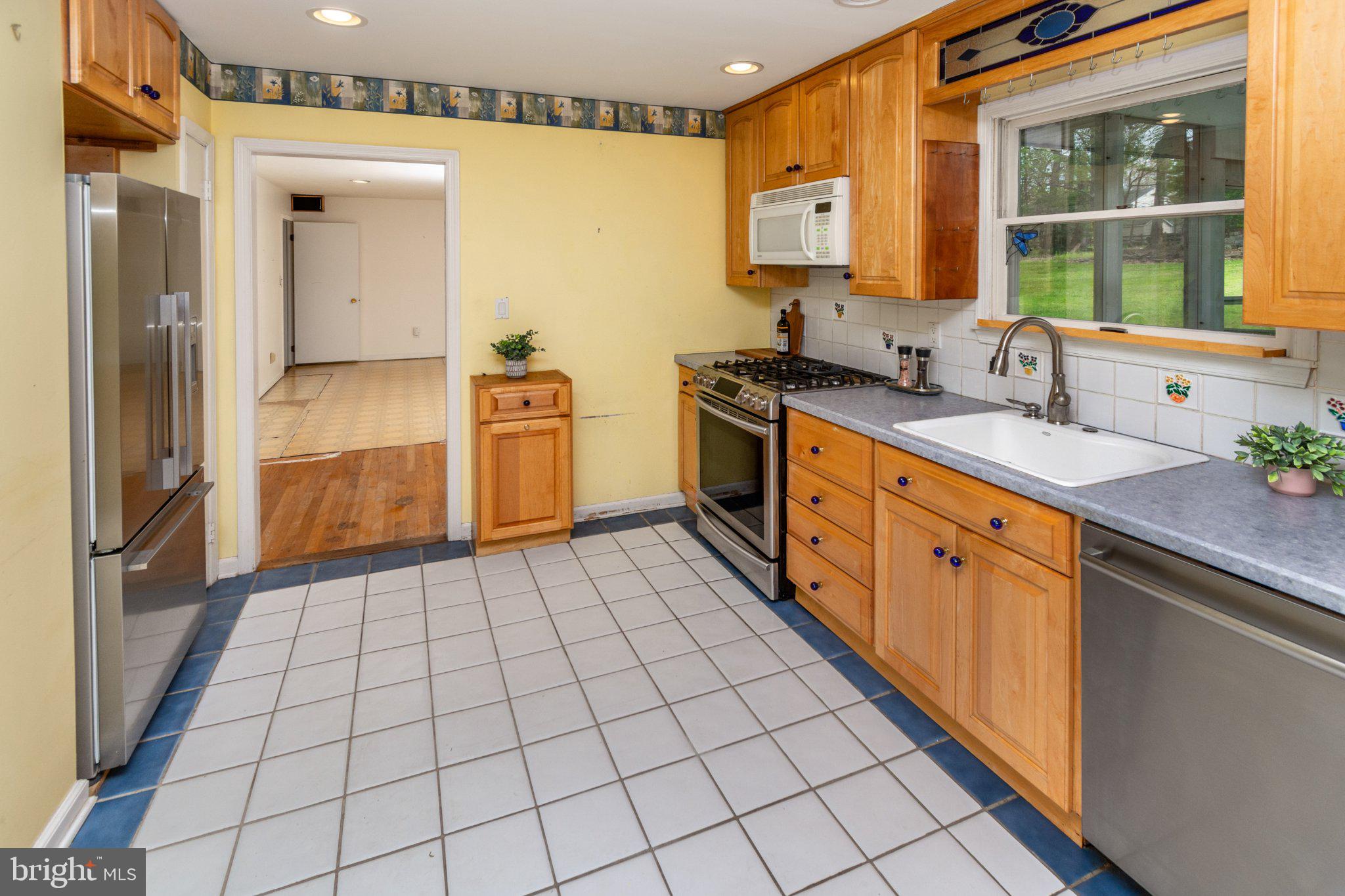 19 Floral Road Flemington, NJ 08822 - Photo 9 of 35 Bright kitchen with modern finishes.