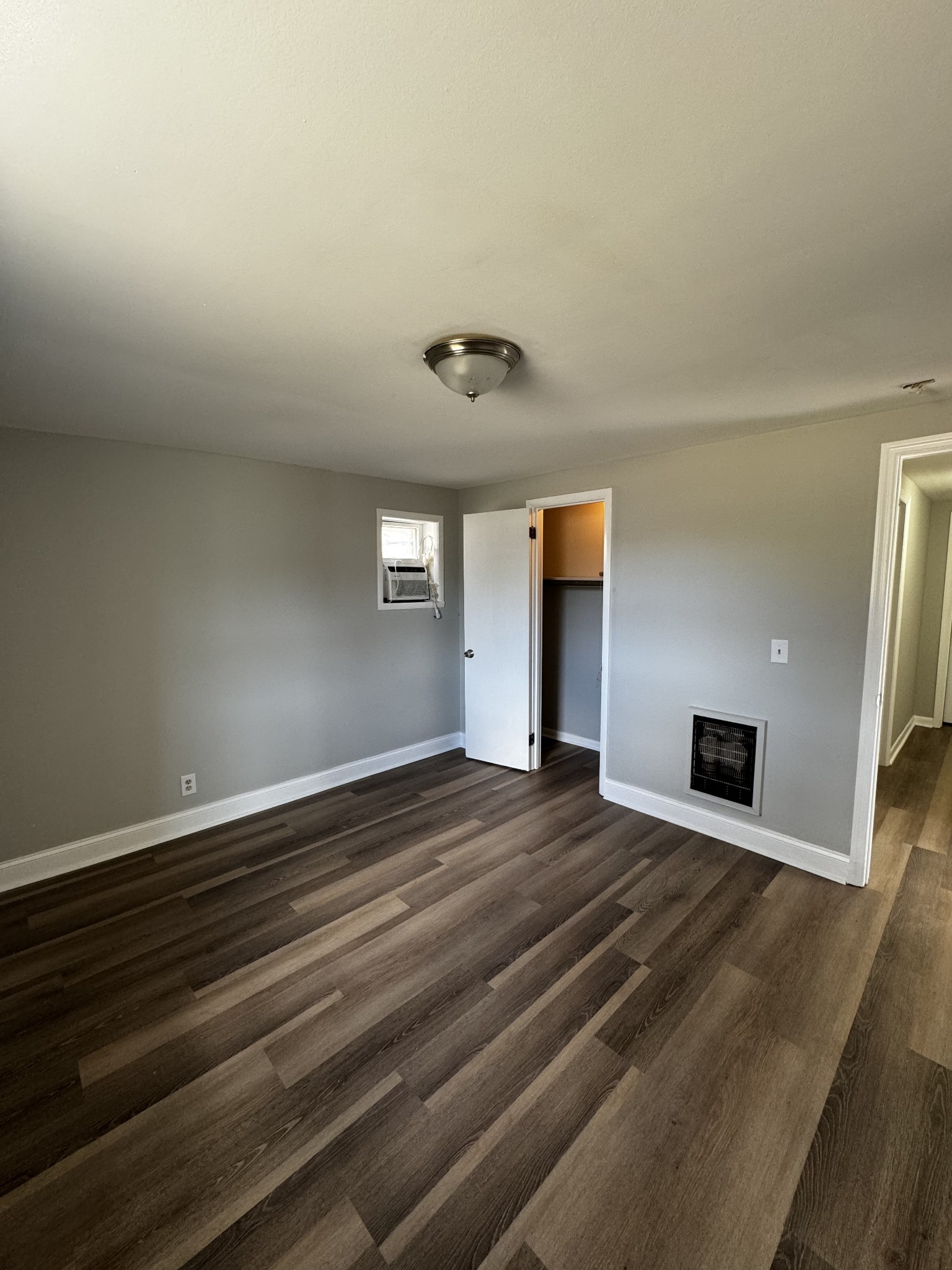 1814 County Hospital Road Nashville, TN 37218 - Photo 14 of 18 a view of empty room with wooden floor