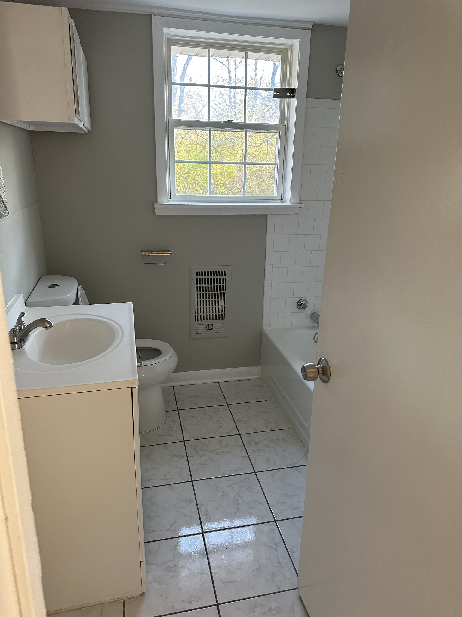 1814 County Hospital Road Nashville, TN 37218 - Photo 4 of 18 a utility room with dryer and washer