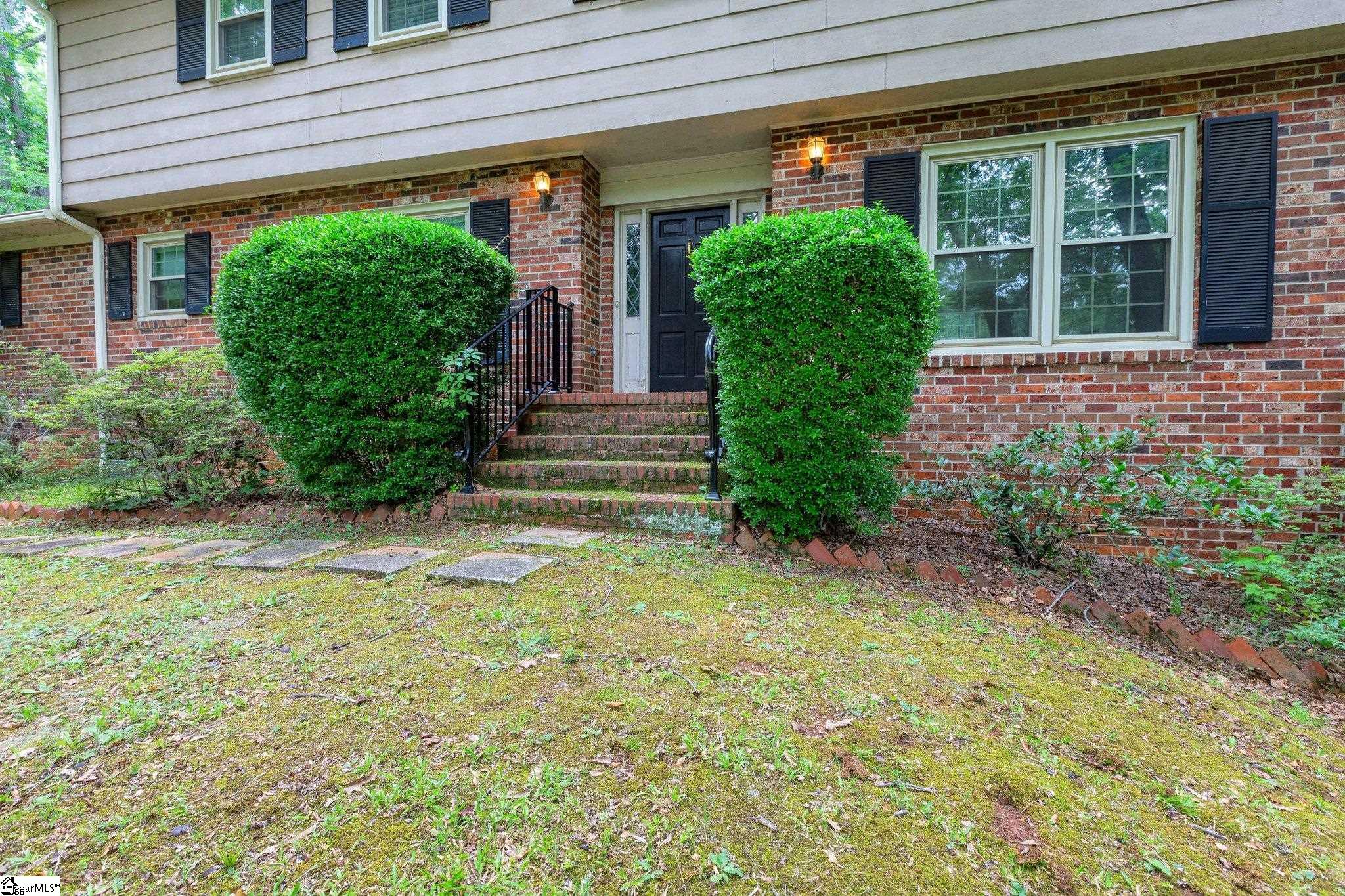 22 Seabrook Court Greenville, SC 29607 - Photo 3 of 38 Gallery Image 3