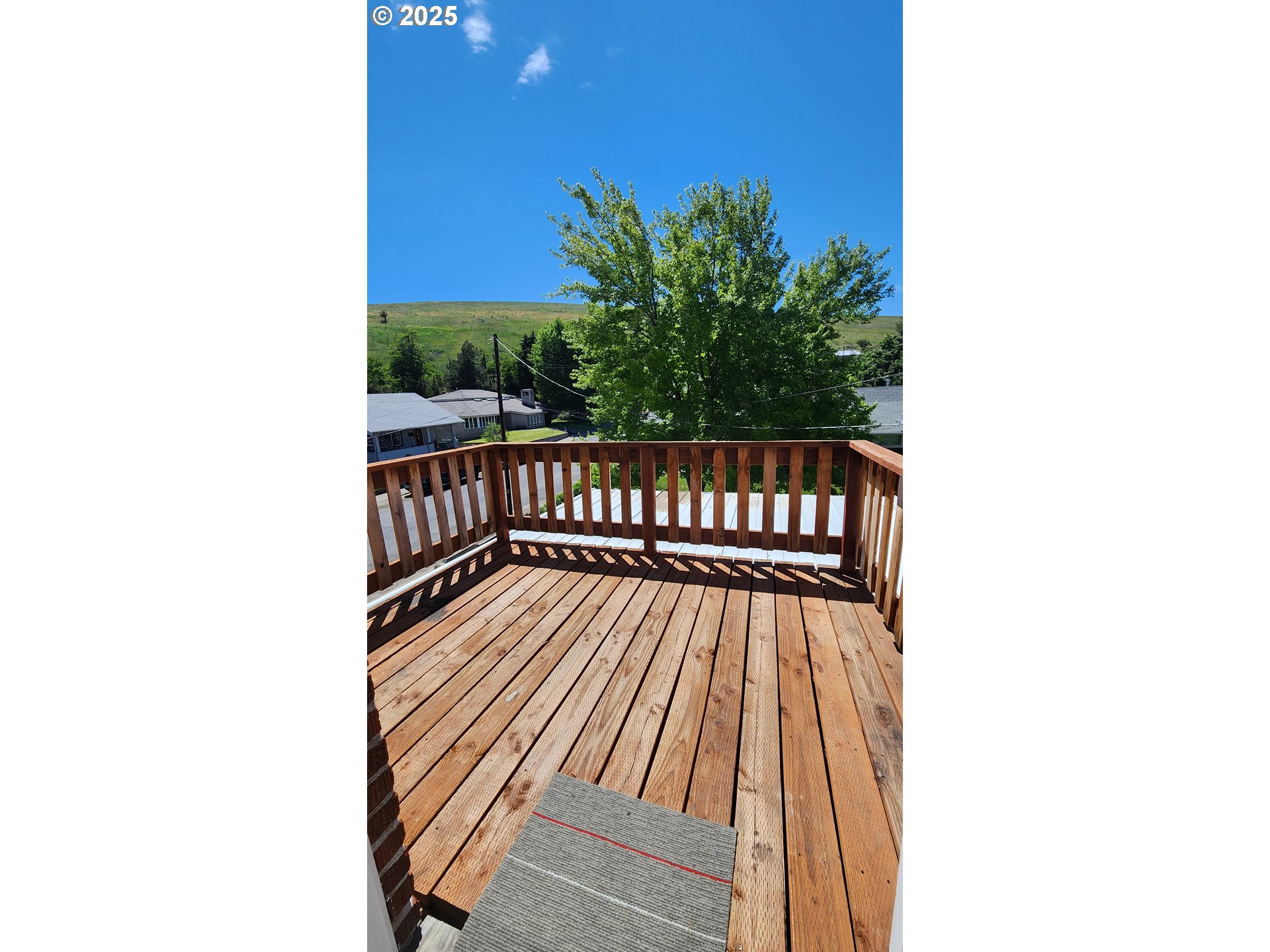315 Gale Street Heppner, OR 97836 - Photo 17 of 45 a view of balcony with wooden floor and fence