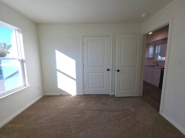 $1,000 | 2002 West 2nd Street, Unit 200, Taylor, TX 76574