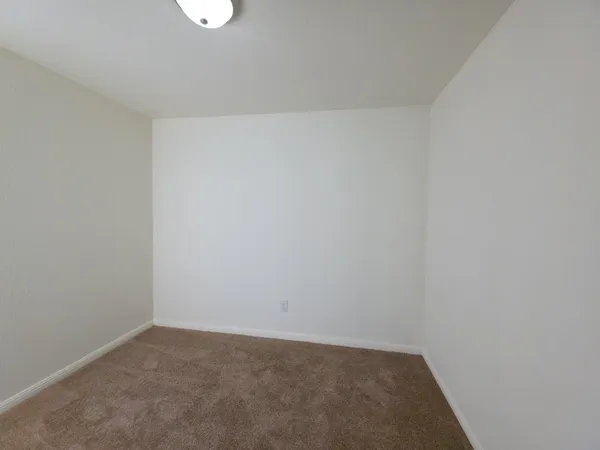 $1,000 | 2002 West 2nd Street, Unit 200, Taylor, TX 76574