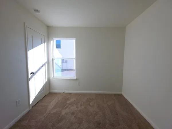 $1,000 | 2002 West 2nd Street, Unit 200, Taylor, TX 76574