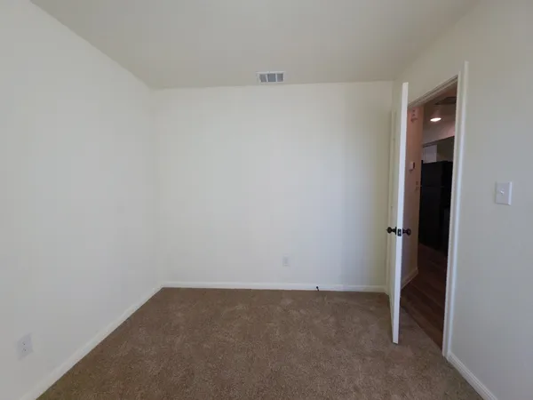 $1,000 | 2002 West 2nd Street, Unit 200, Taylor, TX 76574