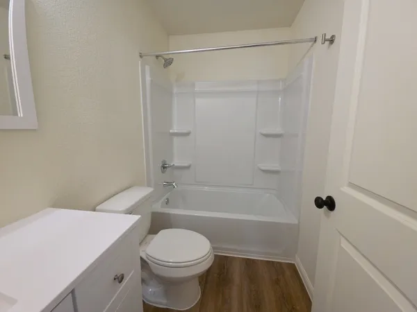 $1,000 | 2002 West 2nd Street, Unit 200, Taylor, TX 76574