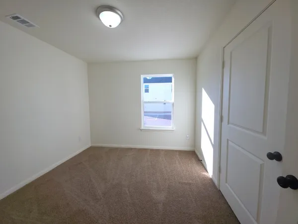 $1,000 | 2002 West 2nd Street, Unit 200, Taylor, TX 76574