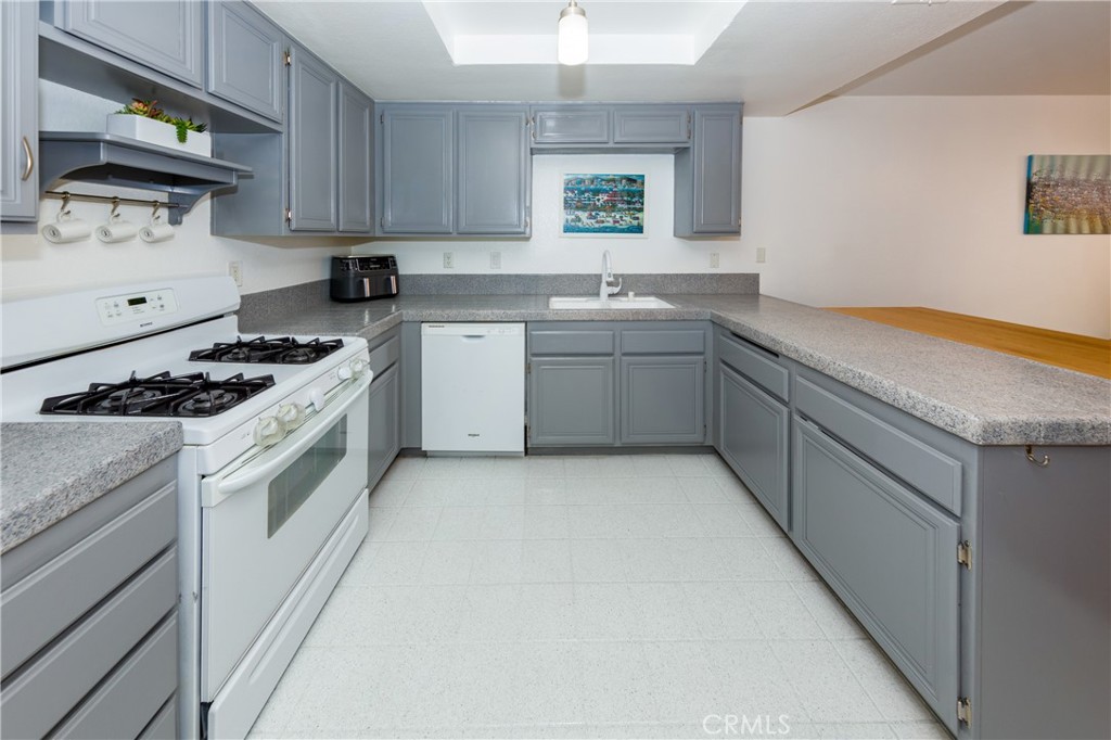 25146 Steinbeck Avenue, Unit A Stevenson Ranch, CA 91381 - Photo 7 of 22