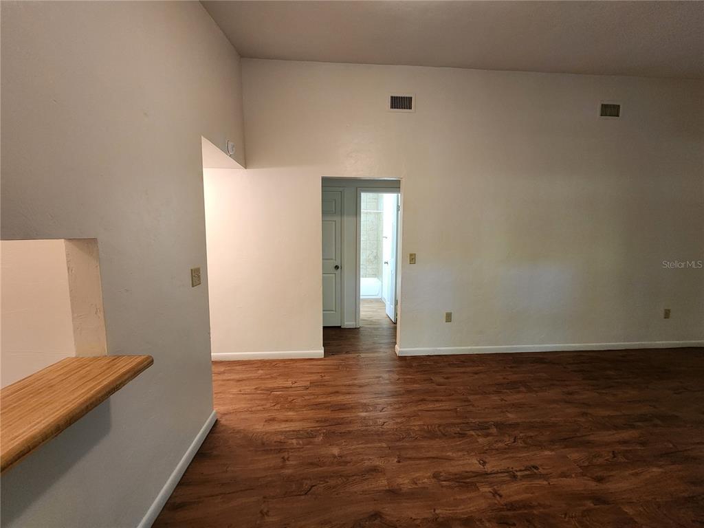 206 Northeast 7 Place, Unit B Micanopy, FL 32667 - Photo 11 of 31