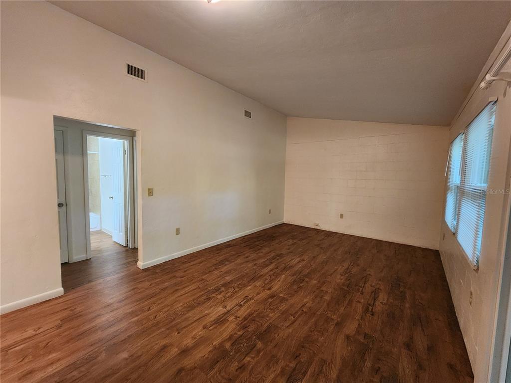 206 Northeast 7 Place, Unit B Micanopy, FL 32667 - Photo 7 of 31