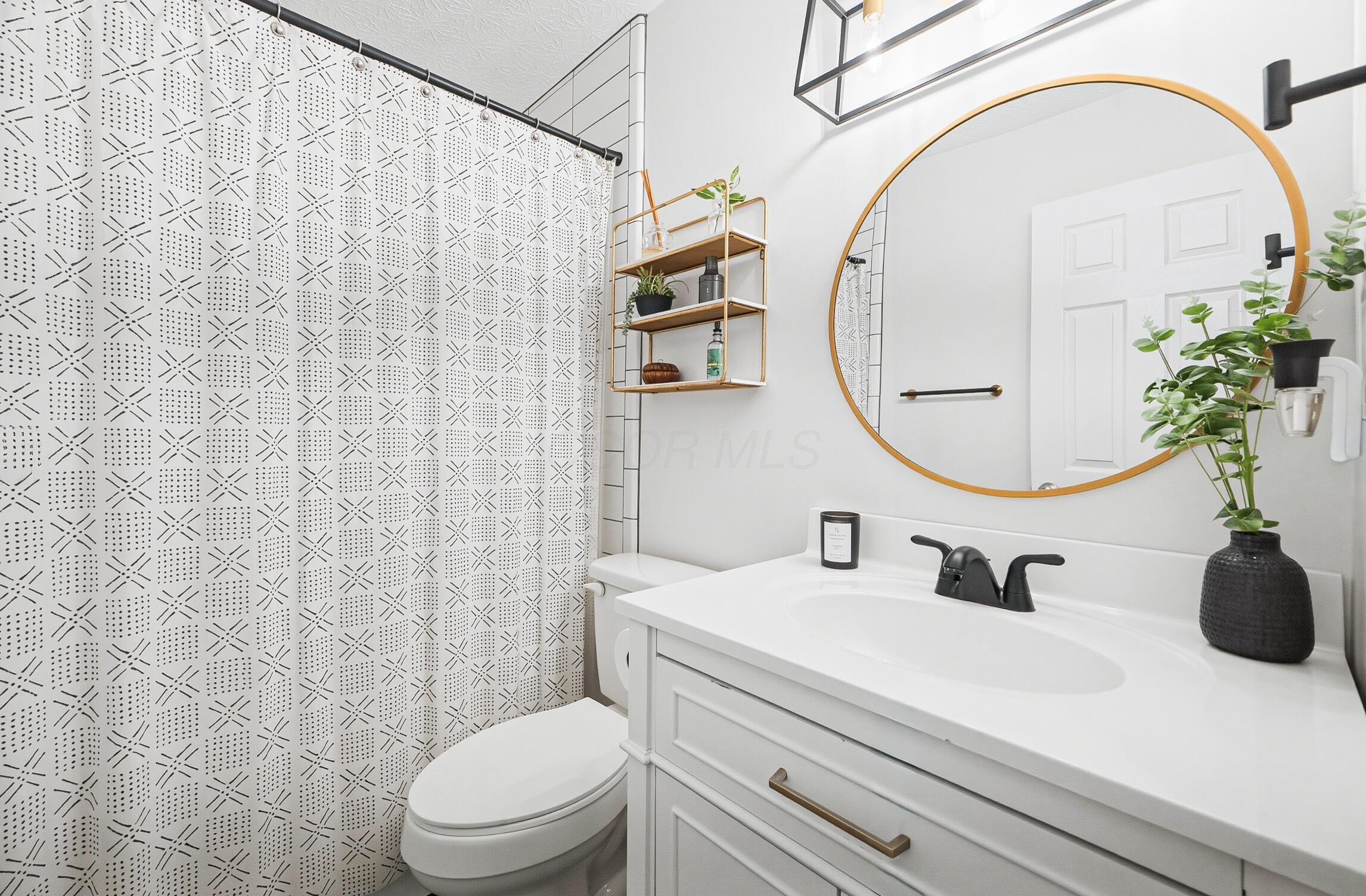 637 Ridenour Road Columbus, OH 43230 - Photo 33 of 61 Updated Full Bath